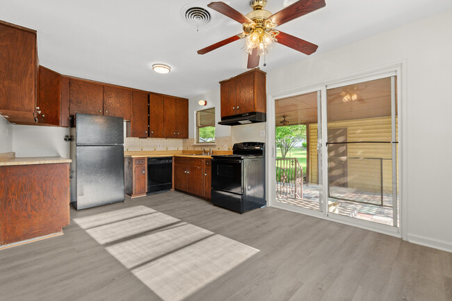 Building Photo - 1302 Redondo Dr