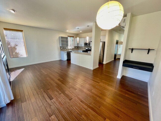 Building Photo - ** HALF MONTH'S FREE RENT **Modern 3bd/2.5...