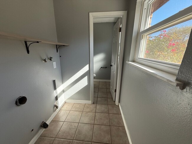 Building Photo - 4 Bed Brick Home! Zia School District! - P...