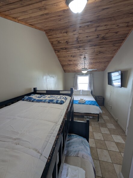 Building Photo - 503 Wilmot Ave