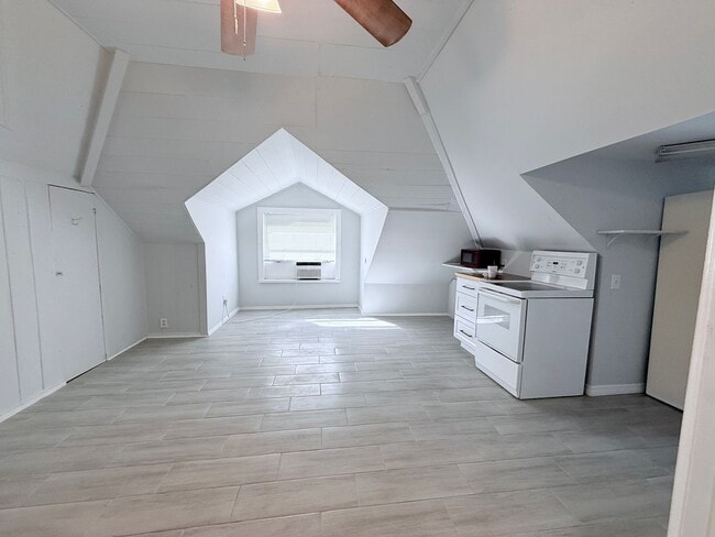 Primary Photo - 1010 13th Ave W