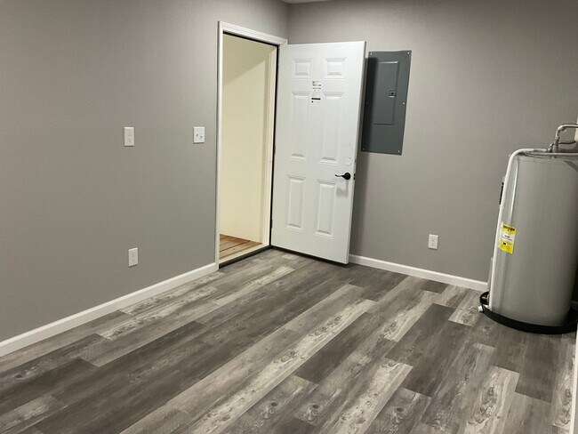 Building Photo - PRE LEASING- AVAILABLE JUNE 10TH - 3 Bedroom/2 Bathroom House In Frontenac