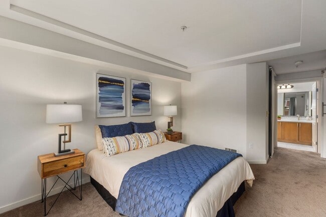 Building Photo - 2 Bedroom Condo in Overlook at Juanita Bay