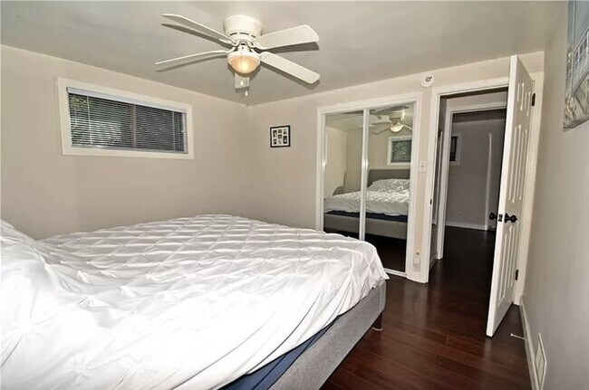 Building Photo - 216 Mira Ave