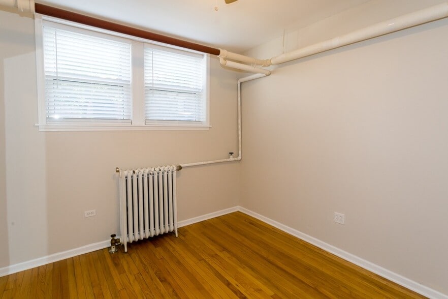 Building Photo - 1604 W Berwyn Ave