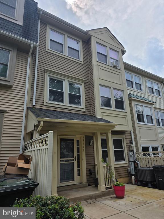 Building Photo - 12119 Salemtown Dr