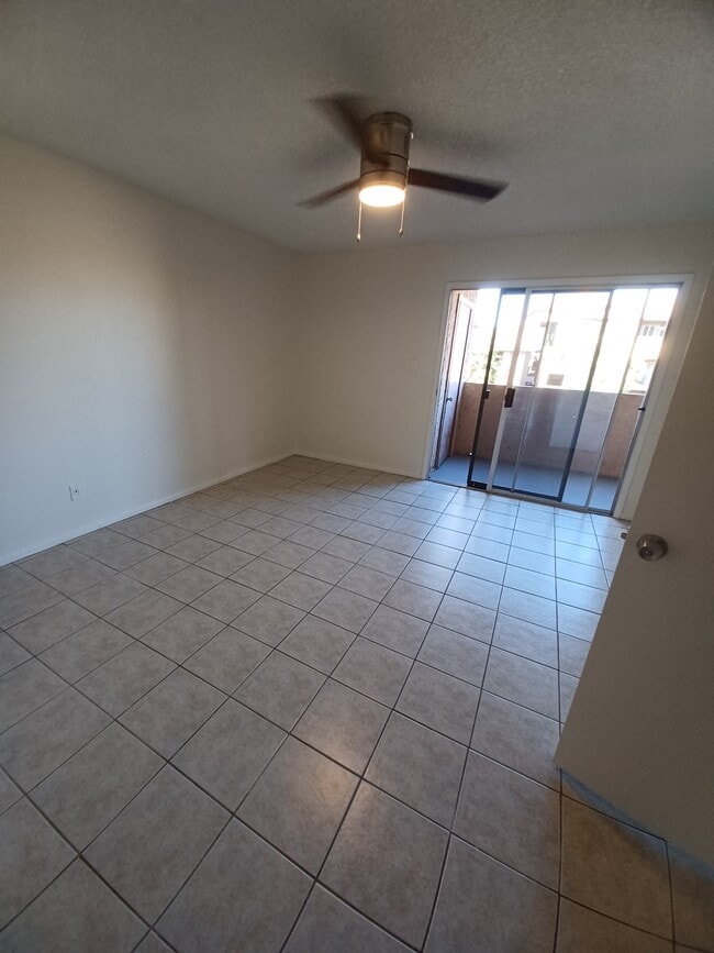 Building Photo - 540 N May