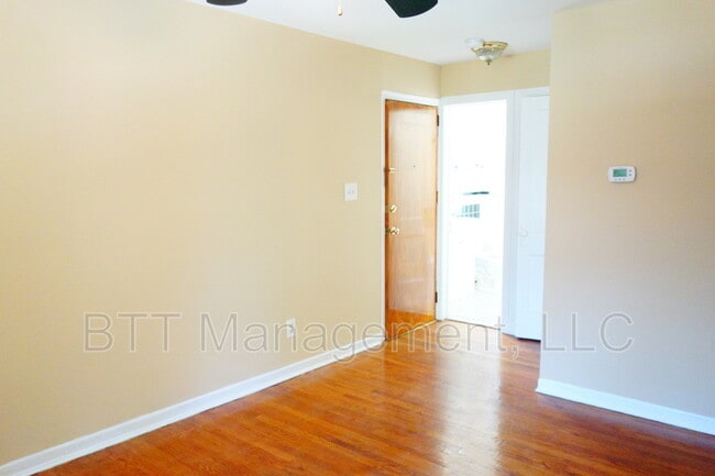 Building Photo - 8400 Greenwood Ave