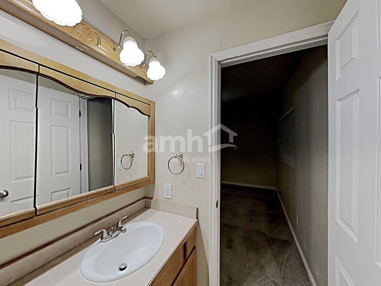 Building Photo - 1428 S 2850 E