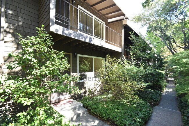 Building Photo - Bright & Peaceful 2BR Townhouse with Deck,...