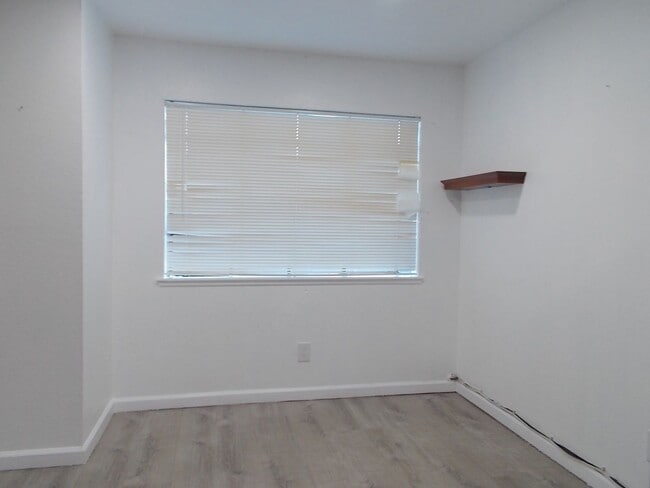 Building Photo - 6208 Ilanos Ln