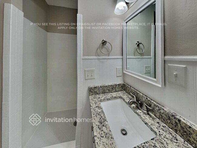 Building Photo - 123 Woodvale Dr