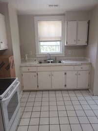 Building Photo - Three Bedroom Ranch in Park Circle