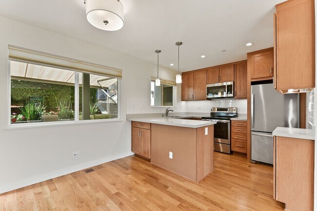 Dining Area Off Kitchen - 25 Bayo Vista Way