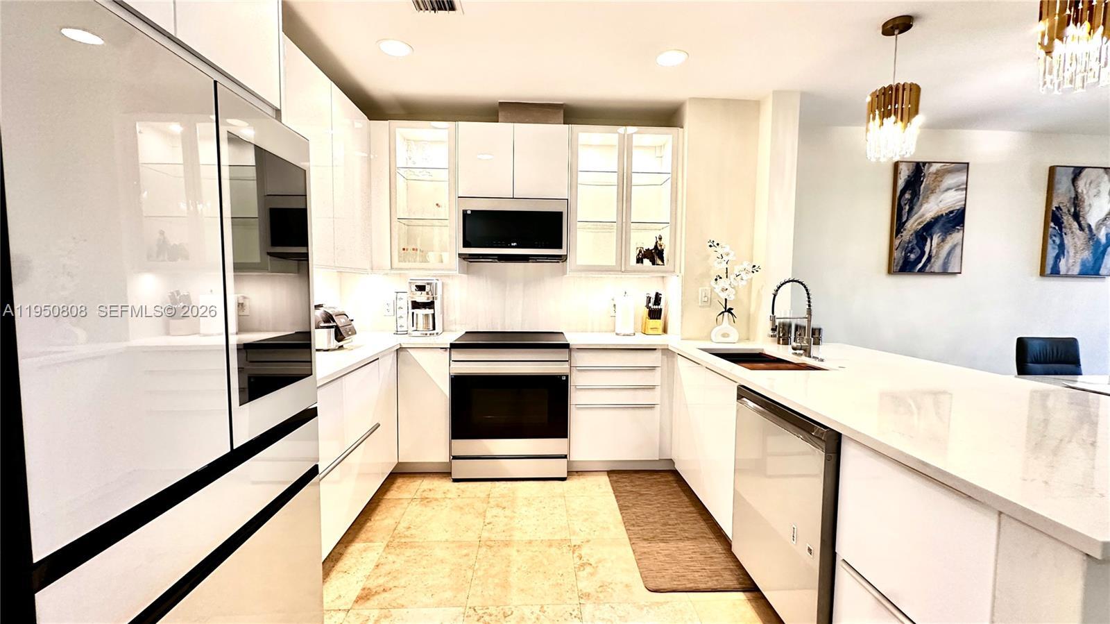 Building Photo - 814 NE 19th Ave