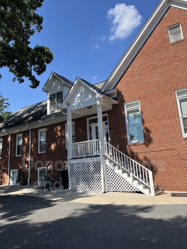 Building Photo - 135 E Wilson Ave