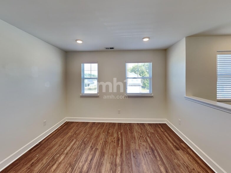 Building Photo - 5820 Zurich Rd