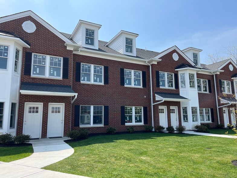 Shrewsbury Manor at Allen Place 26 Allen Pl Red Bank NJ 07701