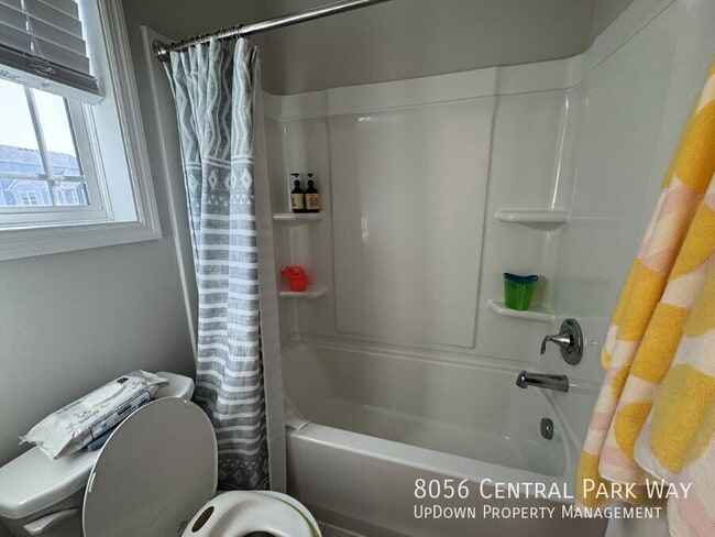 Building Photo - 8056 Central Park Way