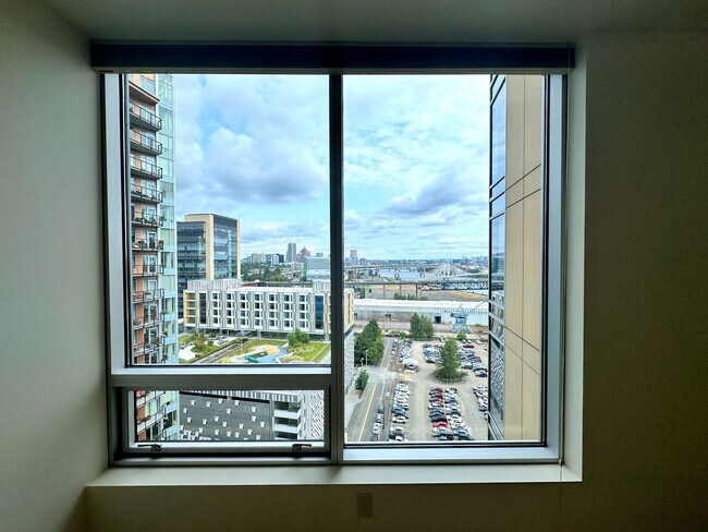 Building Photo - Spacious, open-concept 1-bedroom 7th floor condo in the South Waterfront District.