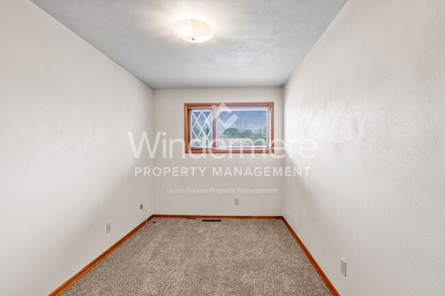 Building Photo - 2115 W Kiernan Ave