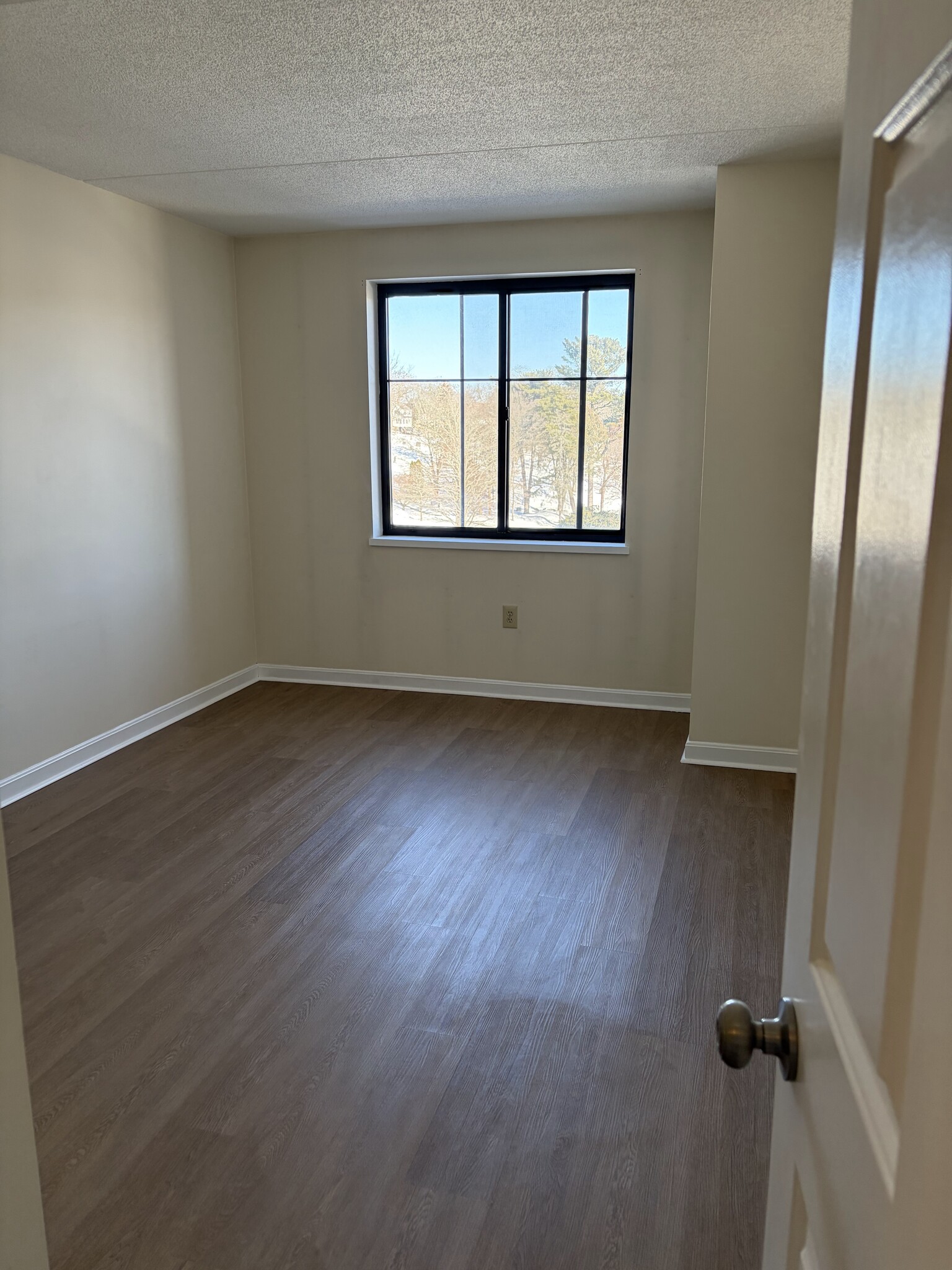 Bedroom - 100 Ledgewood Dr