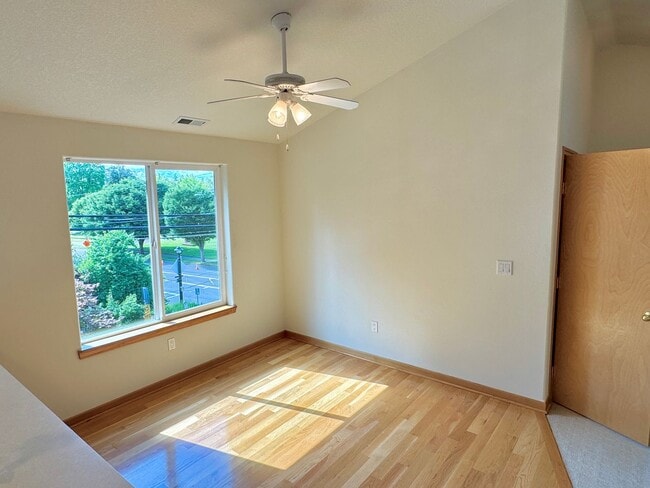 Building Photo - Montavilla Polished 2-Story with Hardwoods, Whole House A/C, Attached Garage, Off-street Parking