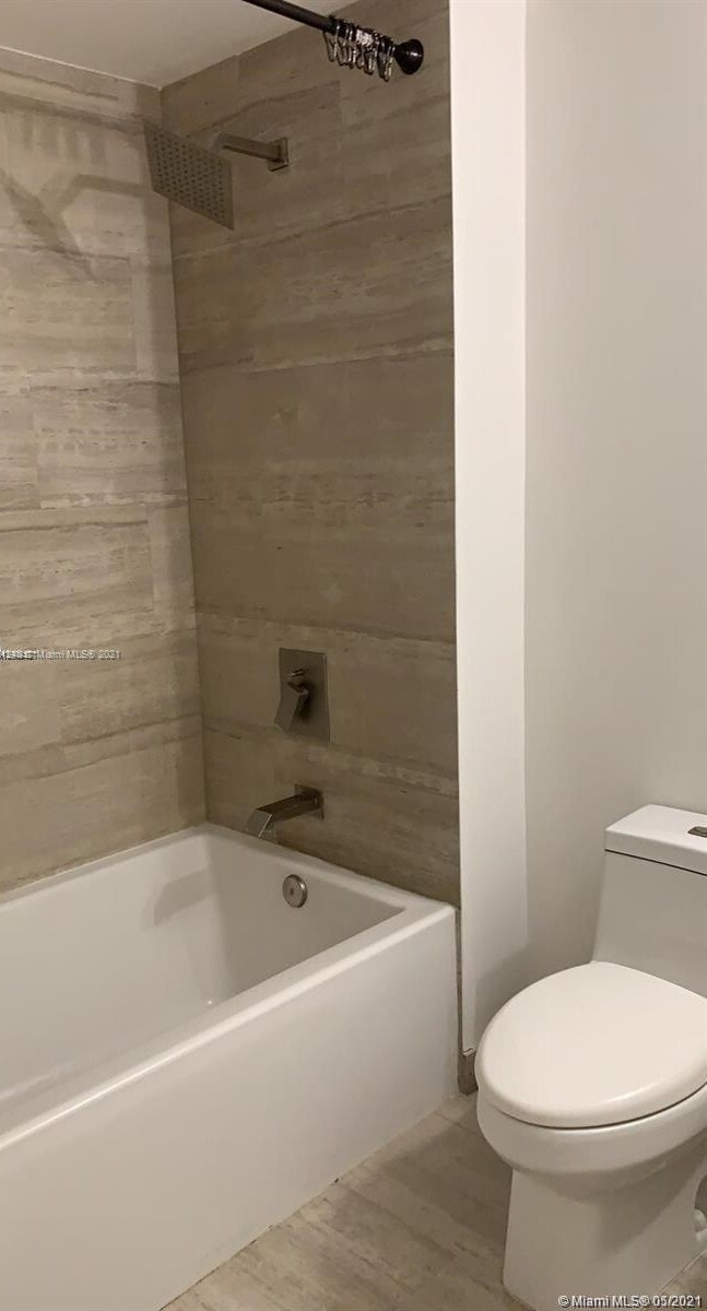 Building Photo - 1300 Brickell Bay Dr