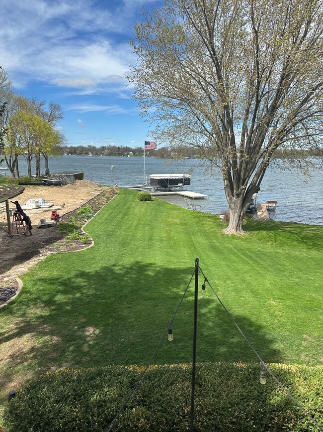 Building Photo - Single Family on Okauchee Lake!