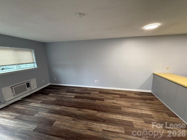 Building Photo - 435 3rd Ave Dr SE