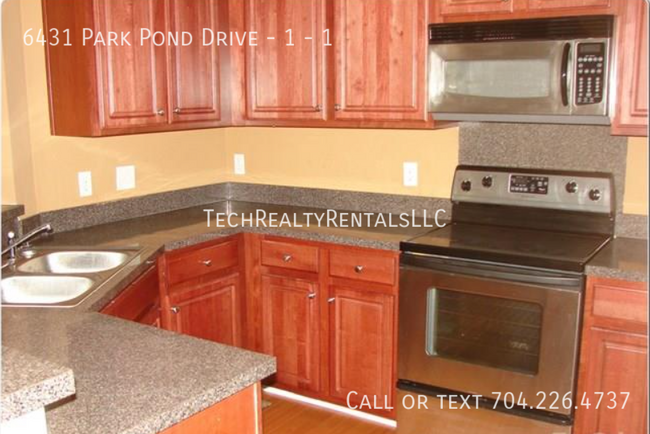 Building Photo - 6431 Park Pond Dr
