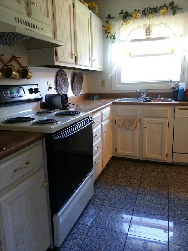 Building Photo - 2013 Adderbury Ln
