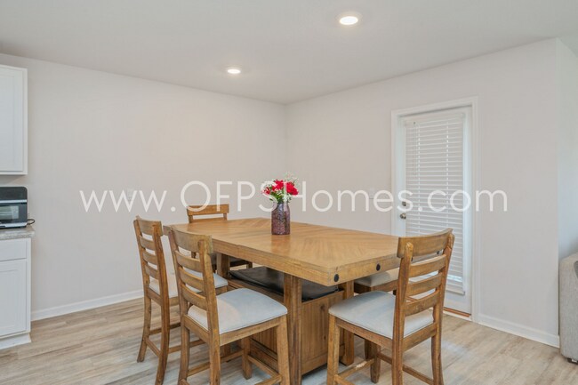 Building Photo - 4/2 in Pace Community!! AVAILABLE SEPTEMBER 2026!