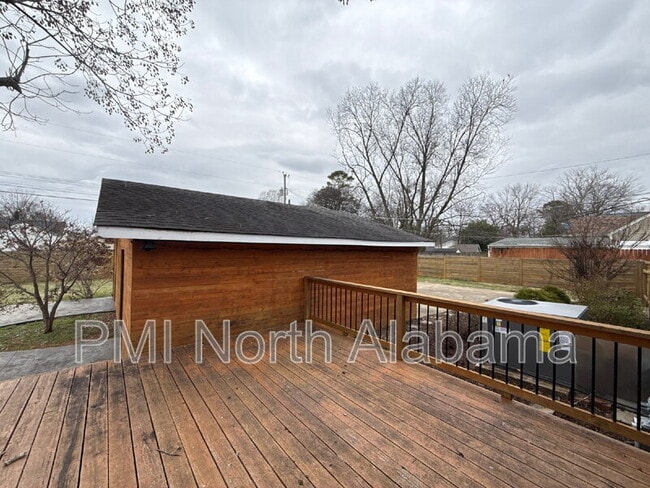 Building Photo - 2512 Pansy St SW