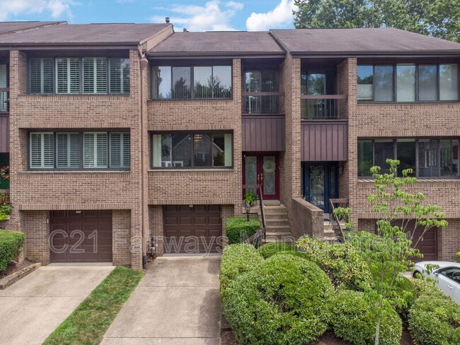 Primary Photo - 804 Fairways Dr