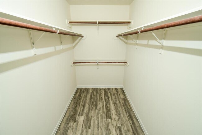 Building Photo - 3323 Gold Star Dr
