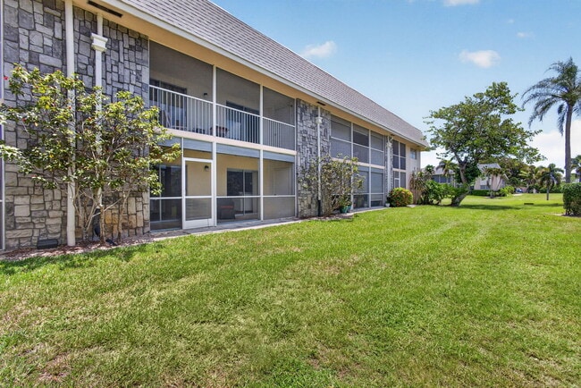 Building Photo - 18081 SE Country Club Dr