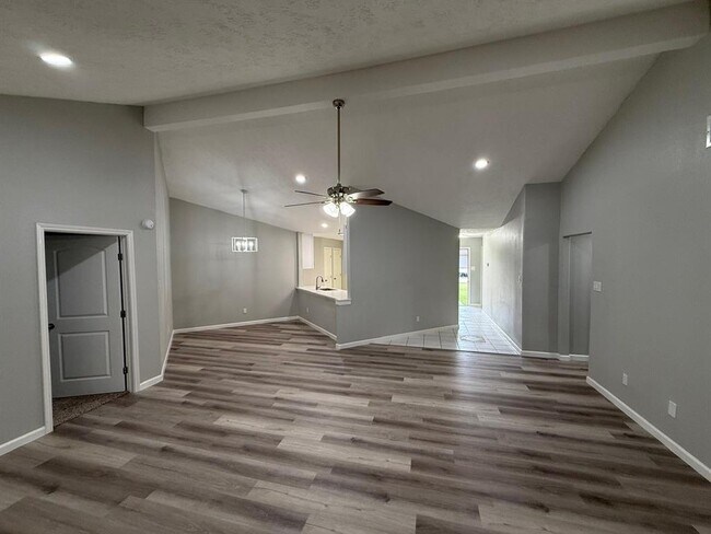 Building Photo - 2812 Forest Hills Dr
