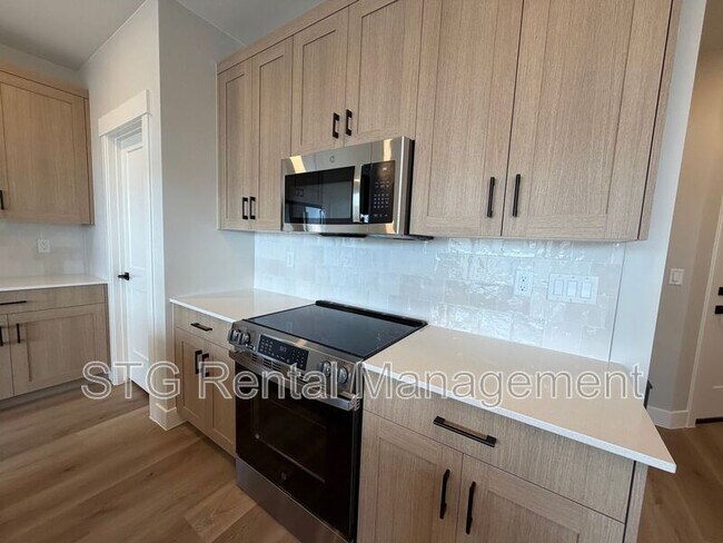Building Photo - 577 E Hemsworth Ln