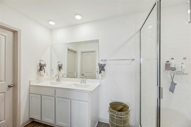 Building Photo - 241 Sweetwater Crk Ln