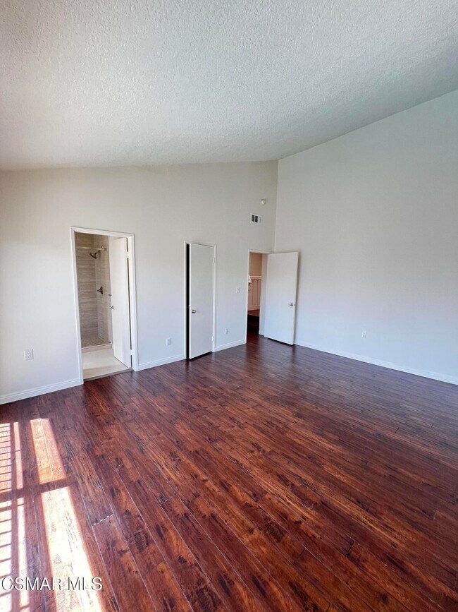 Building Photo - 5401 Zelzah Ave