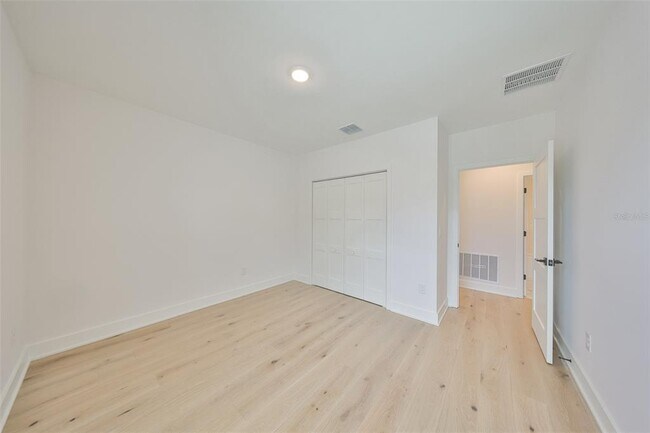 Building Photo - 1314 1/2 W Lemon St