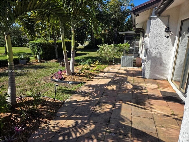 Building Photo - 9352 Wedgewood Ln