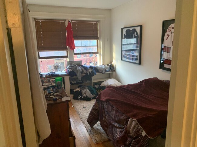Building Photo - Bright & Spacious 3-Bedroom on Newbury Str...