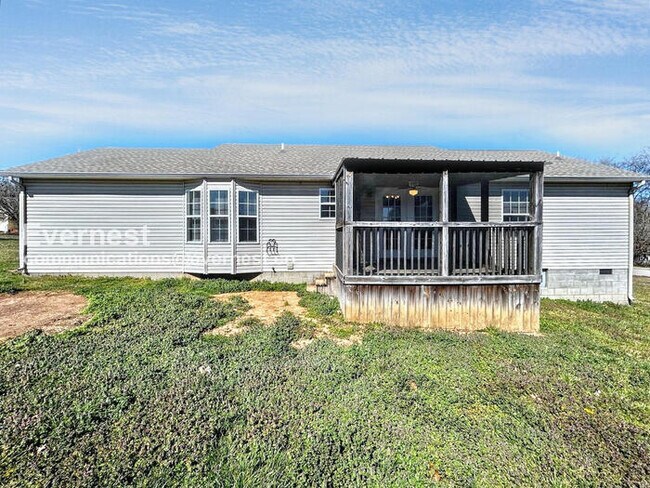 Building Photo - Limited Time Special Offer! / Spacious 3 Bed, 2 Bath Home with Deck, Patio, and Attached Garage