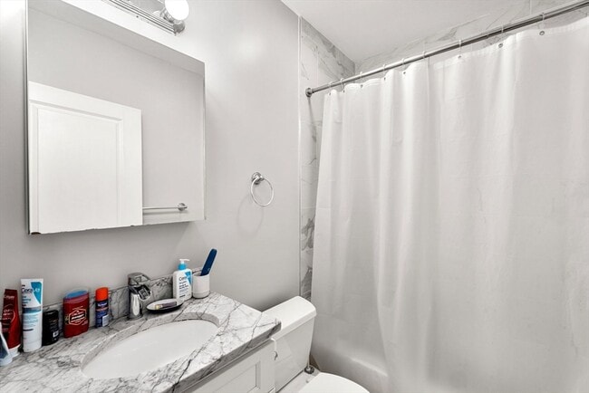 Building Photo - 62 W Cedar St