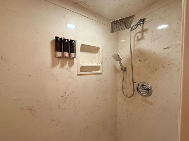 Building Photo - RENT REDUCTION - AVAILABLE NOW!