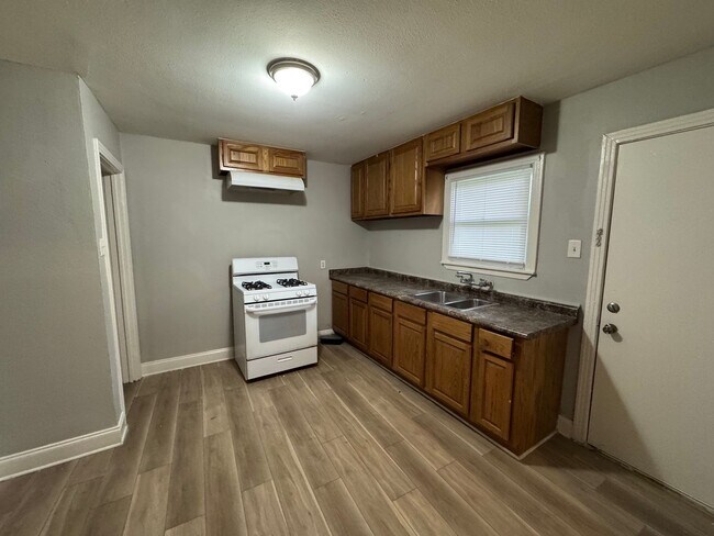 Building Photo - Central Waco Home