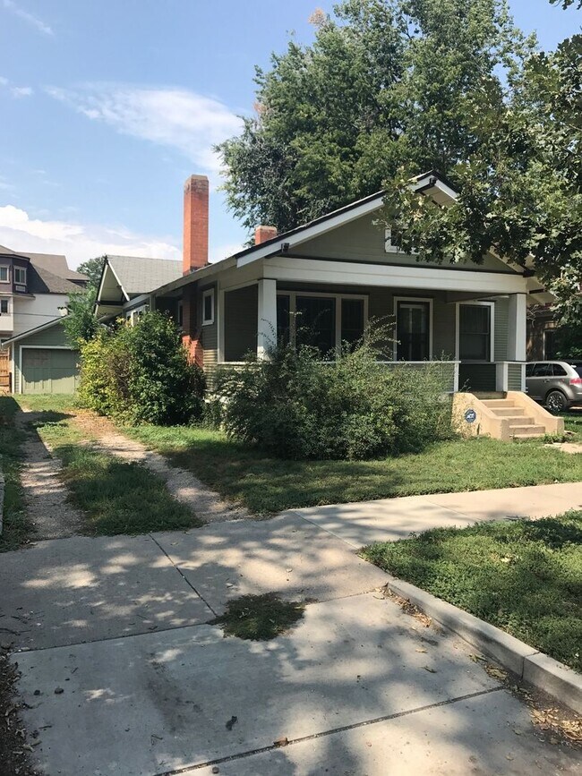 Building Photo - STUDENTS WELCOME! 5 Bed / 2 Bath Home - Walking Distance to CSU