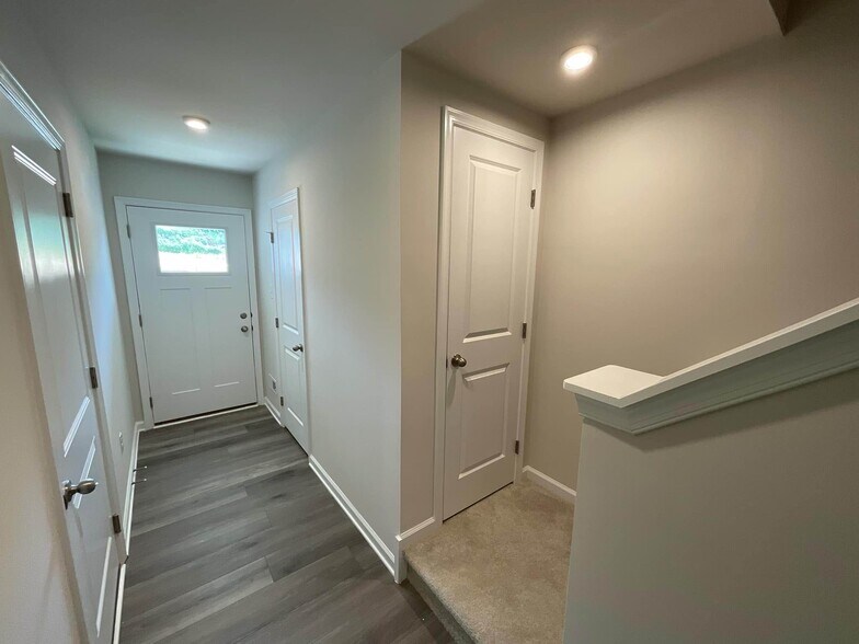 Building Photo - 75 Southwind Dr